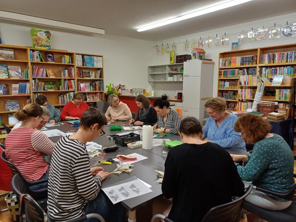 Frühlings- und Osterdeko aus alten Büchern 20. März 2024 