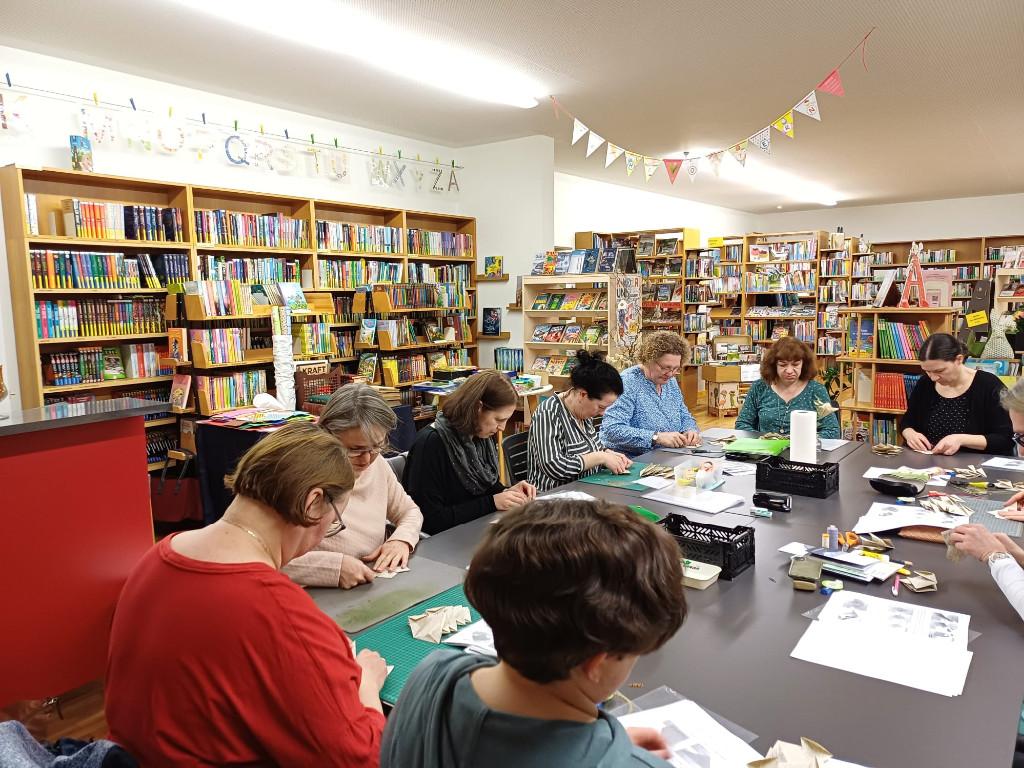 Frühlings- und Osterdeko aus alten Büchern 20. März 2024 